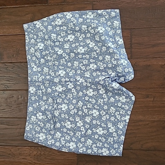 Old Navy women's chambray Everyday Short with white flowers size 18 - Picture 2 of 8